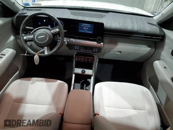 2024 Hyundai Kona SEL z VIN KM8HC3A63RU005581, wystawiony jako Copart lot #82802834 z przebiegiem 9 898 mil mil oraz Szkoda całkowita • Salvage title. Historia ofert i sprzedaży dostępna na DreamBid. Obrazek 8.