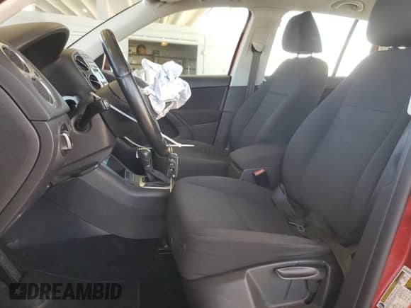 2014 Volkswagen Tiguan SE с VIN WVGAV3AXXEW050603, выставлен на аукционе Copart как лот 71285385 с пробегом 88 546 миль миль и Чистый • Clean title. История ставок и продаж доступна на DreamBid. Изображение 7.