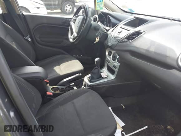 2015 Ford Fiesta SE z VIN 3FADP4BE9FM161178, wystawiony jako IAAI lot #42702671 z przebiegiem 86 986 mil mil oraz . Historia ofert i sprzedaży dostępna na DreamBid. Obrazek 5.