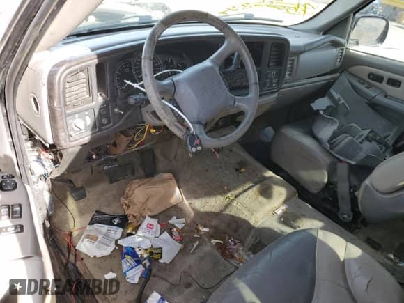 2002 GMC Sierra 1500 Denali z VIN 2GTFK69U521173050, wystawiony jako Copart lot #84276954 z przebiegiem Nie podano mil oraz Szkoda całkowita • Salvage title. Historia ofert i sprzedaży dostępna na DreamBid. Obrazek 8.