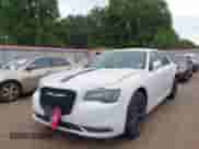 2019 Chrysler 300 S с VIN 2C3CCABGXKH539507, выставлен на аукционе IAAI как лот 42290877 с пробегом 198 873 миль миль и . История ставок и продаж доступна на DreamBid. Изображение 6.