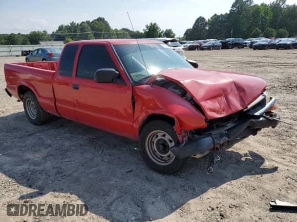2003 Chevrolet S-10 z VIN 1GCCS19H238142880, wystawiony jako Copart lot #60233905 z przebiegiem 181 149 mil mil oraz Czysty tytuł • Clean title. Historia ofert i sprzedaży dostępna na DreamBid. Obrazek 4.