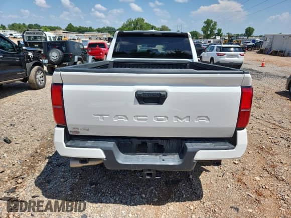 2024 Toyota Tacoma SR5 с VIN 3TYLB5JN6RT040080, выставлен на аукционе Copart как лот 63592565 с пробегом 7 596 миль миль и Списание • Salvage title. История ставок и продаж доступна на DreamBid. Изображение 6.