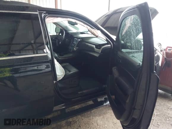 2020 Chevrolet Suburban LT z VIN 1GNSKHKC4LR304237, wystawiony jako IAAI lot #41179977 z przebiegiem 94 302 mil mil oraz . Historia ofert i sprzedaży dostępna na DreamBid. Obrazek 5.