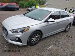 2018 Hyundai Sonata SE with VIN 5NPE24AF2JH711598, listed as a IAAI auction lot 43300615 with 140,901 mi miles and . Bid and sale history available at DreamBid. Image 2.