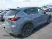 2023 Mazda CX-5 S Carbon Edition z VIN JM3KFBCM6P0171807, wystawiony jako IAAI lot #42450088 z przebiegiem 40 146 mil mil oraz . Historia ofert i sprzedaży dostępna na DreamBid. Obrazek 4.