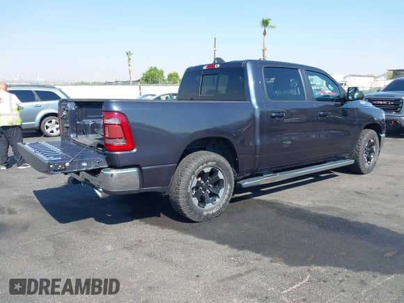 2021 Ram 1500 Big Horn z VIN 1C6RREFM9MN712074, wystawiony jako IAAI lot #42960665 z przebiegiem 44 477 mil mil oraz . Historia ofert i sprzedaży dostępna na DreamBid. Obrazek 4.