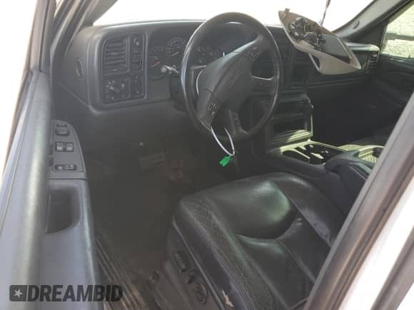 2005 GMC Sierra 1500 SLT z VIN 2GTEK19B451369935, wystawiony jako Copart lot #56320915 z przebiegiem 226 813 mil mil oraz Czysty tytuł • Clean title. Historia ofert i sprzedaży dostępna na DreamBid. Obrazek 8.
