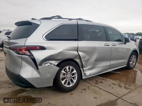 2025 Toyota Sienna LE with VIN 5TDKRKEC2SS233598, listed as a Copart auction lot 55586955 with 2,328 mi miles and Clean title. Bid and sale history available at DreamBid. Image 3.