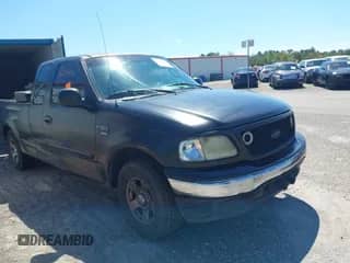2002 Ford F-150 XL с VIN 1FTRX17W02KB04742, выставлен на аукционе IAAI как лот 43145683 с пробегом Не указан миль и . История ставок и продаж доступна на DreamBid. Изображение 1.