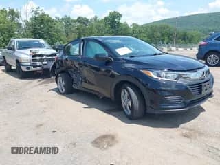 2020 Honda HR-V LX z VIN 3CZRU6H39LM704254, wystawiony jako IAAI lot #42654991 z przebiegiem 39 720 mil mil oraz . Historia ofert i sprzedaży dostępna na DreamBid. Obrazek 1.