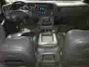 2003 Chevrolet Silverado 2500HD LT z VIN 1GCHK29G03E374026, wystawiony jako Copart lot #66545055 z przebiegiem 121 815 mil mil oraz Czysty tytuł • Clean title. Historia ofert i sprzedaży dostępna na DreamBid. Obrazek 8.