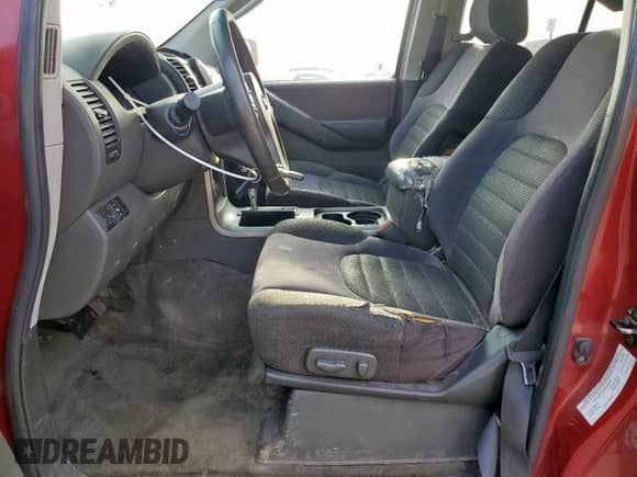 2005 Nissan Pathfinder SE z VIN 5N1AR18U05C770384, wystawiony jako Copart lot #50765105 z przebiegiem 180 256 mil mil oraz Szkoda całkowita • Salvage title. Historia ofert i sprzedaży dostępna na DreamBid. Obrazek 7.