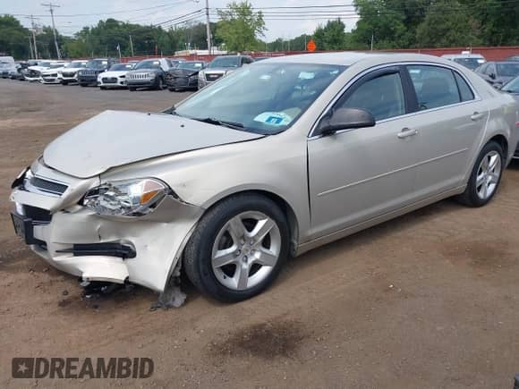 2012 Chevrolet Malibu 1LS z VIN 1G1ZB5E04CF206553, wystawiony jako IAAI lot #42997099 z przebiegiem 66 712 mil mil oraz . Historia ofert i sprzedaży dostępna na DreamBid. Obrazek 2.