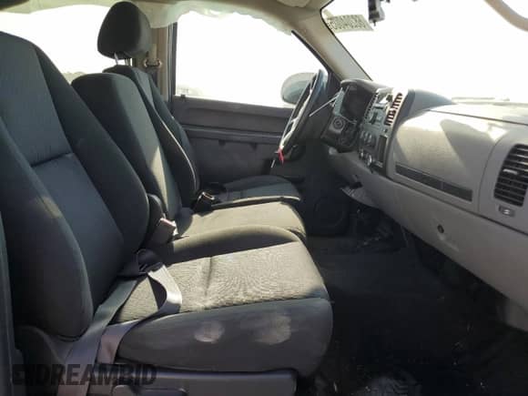 2012 Chevrolet Silverado 1500 LS z VIN 3GCPCREA2CG161784, wystawiony jako Copart lot #68204005 z przebiegiem Nie podano mil oraz Szkoda całkowita • Salvage title. Historia ofert i sprzedaży dostępna na DreamBid. Obrazek 7.