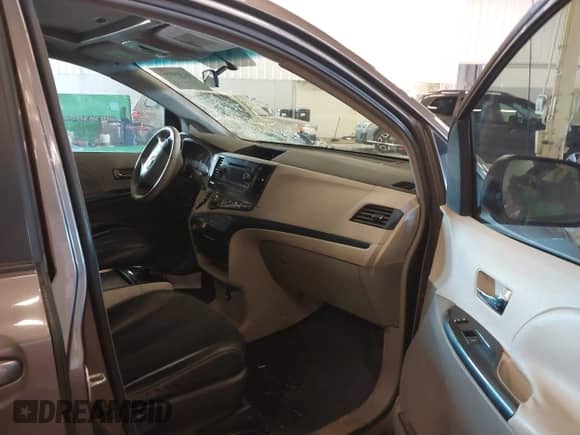2011 Toyota Sienna SE with VIN 5TDXK3DC7BS034516, listed as a IAAI auction lot 41539955 with 209,309 mi miles and . Bid and sale history available at DreamBid. Image 5.