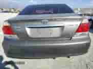 2005 Toyota Camry LE z VIN 4T1BF30K55U611860, wystawiony jako Copart lot #81791605 z przebiegiem 167 410 mil mil oraz Szkoda całkowita • Salvage title. Historia ofert i sprzedaży dostępna na DreamBid. Obrazek 6.