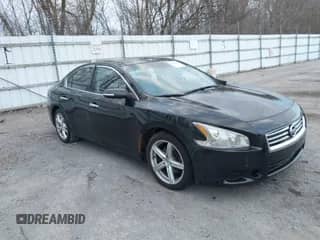 2013 Nissan Maxima SV z VIN 1N4AA5AP3DC842349, wystawiony jako IAAI lot #41820019 z przebiegiem 143 602 mil mil oraz . Historia ofert i sprzedaży dostępna na DreamBid. Obrazek 1.