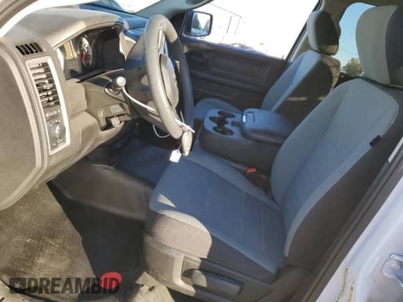 2023 Ram 1500 Tradesman z VIN 1C6RR7FT6PS586023, wystawiony jako Copart lot #82373804 z przebiegiem 3 304 mil mil oraz Szkoda całkowita • Salvage title. Historia ofert i sprzedaży dostępna na DreamBid. Obrazek 7.