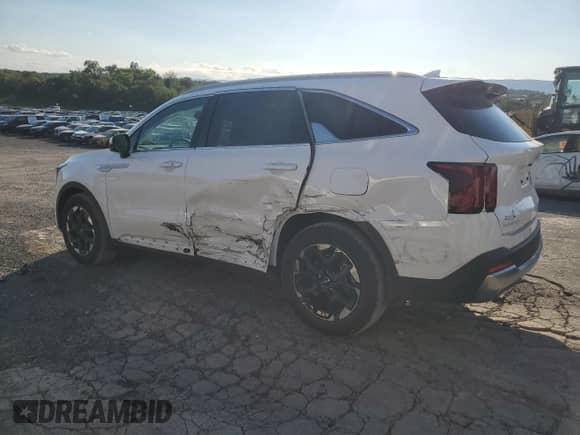 2025 Kia Sorento S с VIN 5XYRL4JC9SG374294, выставлен на аукционе Copart как лот 70008985 с пробегом 3 357 миль миль и Списание • Salvage title. История ставок и продаж доступна на DreamBid. Изображение 2.