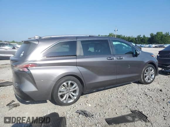 2022 Toyota Sienna Platinum с VIN 5TDERKEC9NS135749, выставлен на аукционе Copart как лот 67049785 с пробегом 51 097 миль миль и Списание • Salvage title. История ставок и продаж доступна на DreamBid. Изображение 3.