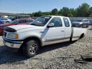 1997 Ford F-150 XL z VIN 1FTEX17L4VNC57714, wystawiony jako Copart lot #57499975 z przebiegiem 84 726 mil mil oraz Szkoda całkowita • Salvage title. Historia ofert i sprzedaży dostępna na DreamBid. Obrazek 1.