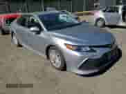 2023 Toyota Camry LE z VIN 4T1C11AK3PU797987, wystawiony jako Copart lot #87260595 z przebiegiem 28 172 mil mil oraz Szkoda całkowita • Salvage title. Historia ofert i sprzedaży dostępna na DreamBid. Obrazek 13.
