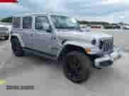 2021 Jeep Wrangler Unlimited Sahara z VIN 1C4JJXP67MW686559, wystawiony jako IAAI lot #42560577 z przebiegiem 43 902 mil mil oraz . Historia ofert i sprzedaży dostępna na DreamBid. Obrazek 1.