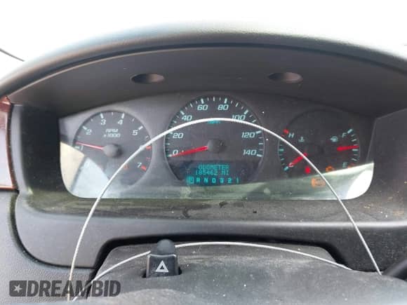 2010 Chevrolet Impala LS z VIN 2G1WA5EK2A1130942, wystawiony jako IAAI lot #43203841 z przebiegiem 185 462 mil mil oraz . Historia ofert i sprzedaży dostępna na DreamBid. Obrazek 7.