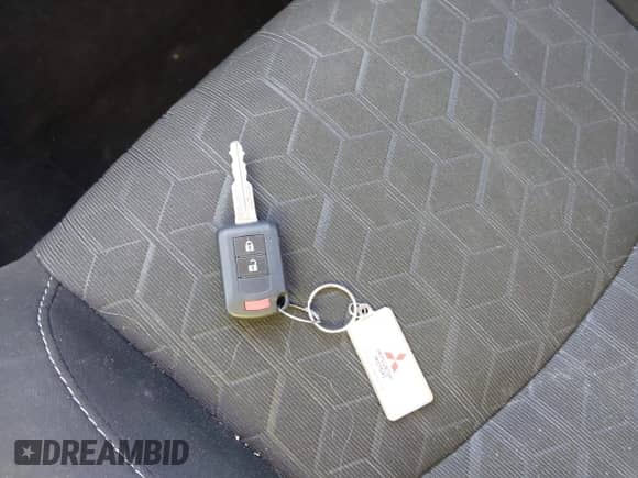 2020 Mitsubishi Outlander ES с VIN JA4AP3AUXLU030441, выставлен на аукционе IAAI как лот 43364074 с пробегом 27 357 миль миль и . История ставок и продаж доступна на DreamBid. Изображение 11.