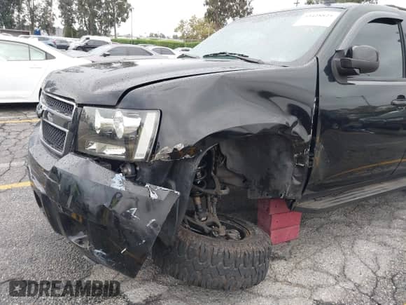 2010 Chevrolet Suburban LT z VIN 1GNUCJE02AR250318, wystawiony jako IAAI lot #43428825 z przebiegiem 187 450 mil mil oraz . Historia ofert i sprzedaży dostępna na DreamBid. Obrazek 6.