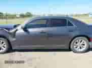 2016 Chrysler 300 Anniversary Edition с VIN 2C3CCAAG3GH135411, выставлен на аукционе IAAI как лот 43475639 с пробегом 126 064 миль миль и . История ставок и продаж доступна на DreamBid. Изображение 14.