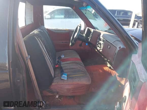 1989 Chevrolet S-10 z VIN 1GCCS14ZXK8160882, wystawiony jako IAAI lot #41387239 z przebiegiem 348 971 mil mil oraz . Historia ofert i sprzedaży dostępna na DreamBid. Obrazek 5.