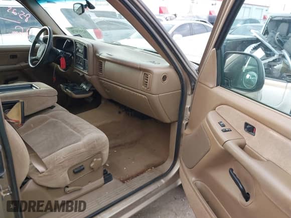 2000 Chevrolet Silverado 1500 LS with VIN 2GCEC19V4Y1374130, listed as a IAAI auction lot 42953070 with 153,252 mi miles and . Bid and sale history available at DreamBid. Image 5.