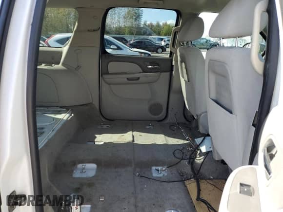 2009 Chevrolet Suburban with VIN 1GNGK46K59R251346, listed as a Copart auction lot 73715854 with 293,538 mi miles and Salvage title. Bid and sale history available at DreamBid. Image 11.