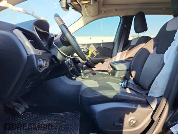 2014 Jeep Cherokee Latitude with VIN 1C4PJMCS8EW124943, listed as a Copart auction lot 70713115 with 214,302 mi miles and Non repairable. Bid and sale history available at DreamBid. Image 7.