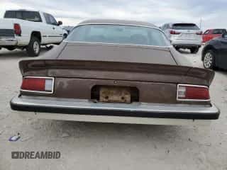 1976 Chevrolet Camaro z VIN 1Q87L6L501685, wystawiony jako Copart lot #88078265 z przebiegiem 601 016 mil mil oraz Czysty tytuł • Clean title. Historia ofert i sprzedaży dostępna na DreamBid. Obrazek 6.