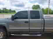 2002 Chevrolet Silverado 2500HD LS z VIN 1GCHK29132E156611, wystawiony jako IAAI lot #42227369 z przebiegiem 342 075 mil mil oraz . Historia ofert i sprzedaży dostępna na DreamBid. Obrazek 14.