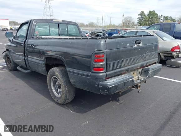 1995 Dodge 1500 с VIN 1B7HC16Y5SS133227, выставлен на аукционе IAAI как лот 41853447 с пробегом 272 391 миль миль и . История ставок и продаж доступна на DreamBid. Изображение 3.