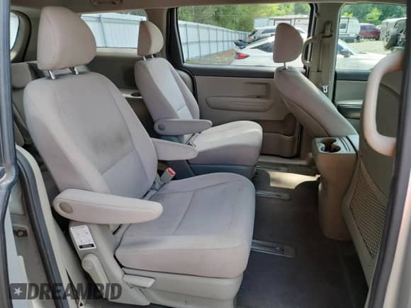 2017 Kia Sedona L z VIN KNDMA5C13H6284071, wystawiony jako Copart lot #66113925 z przebiegiem 80 057 mil mil oraz Szkoda całkowita • Salvage title. Historia ofert i sprzedaży dostępna na DreamBid. Obrazek 11.