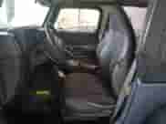 2001 Jeep Wrangler SE with VIN 1J4FA29P11P358326, listed as a Copart auction lot 56181715 with 201,929 mi miles and Clean title. Bid and sale history available at DreamBid. Image 7.