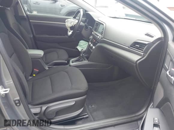 2019 Hyundai Elantra Value Edition z VIN KMHD84LFXKU762485, wystawiony jako IAAI lot #42724055 z przebiegiem 27 559 mil mil oraz . Historia ofert i sprzedaży dostępna na DreamBid. Obrazek 5.