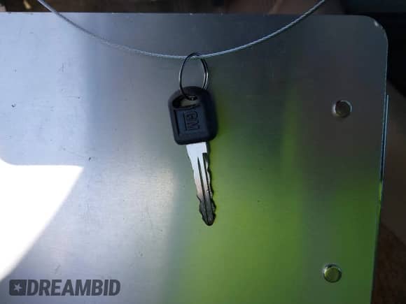 1996 Chevrolet Blazer z VIN 1GNCS13W5T2298221, wystawiony jako IAAI lot #43130956 z przebiegiem 119 444 mil mil oraz . Historia ofert i sprzedaży dostępna na DreamBid. Obrazek 11.