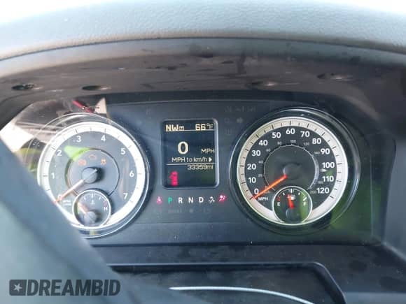 2016 Ram 1500 Tradesman z VIN 1C6RR7KG2GS353880, wystawiony jako IAAI lot #43242781 z przebiegiem 33 359 mil mil oraz . Historia ofert i sprzedaży dostępna na DreamBid. Obrazek 7.