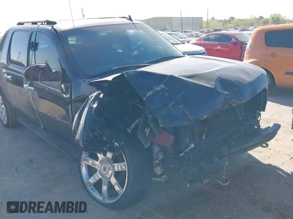 2007 Chevrolet Avalanche LTZ z VIN 3GNEC12J17G182393, wystawiony jako IAAI lot #41871001 z przebiegiem 186 925 mil mil oraz . Historia ofert i sprzedaży dostępna na DreamBid. Obrazek 12.