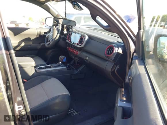 2022 Toyota Tacoma SR5 с VIN 3TMCZ5AN2NM532607, выставлен на аукционе IAAI как лот 43416497 с пробегом 12 015 миль миль и . История ставок и продаж доступна на DreamBid. Изображение 5.