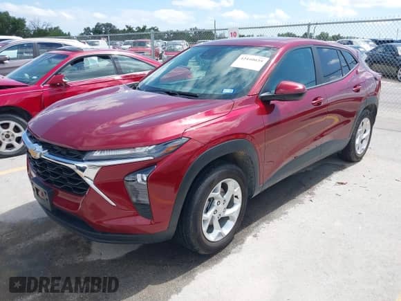 2025 Chevrolet Trax LS z VIN KL77LFEP4SC056245, wystawiony jako IAAI lot #42440035 z przebiegiem 9 109 mil mil oraz . Historia ofert i sprzedaży dostępna na DreamBid. Obrazek 17.