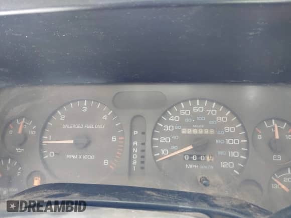 1996 Dodge 1500 z VIN 3B7HF13Z0TG136405, wystawiony jako IAAI lot #42284271 z przebiegiem 226 998 mil mil oraz . Historia ofert i sprzedaży dostępna na DreamBid. Obrazek 7.