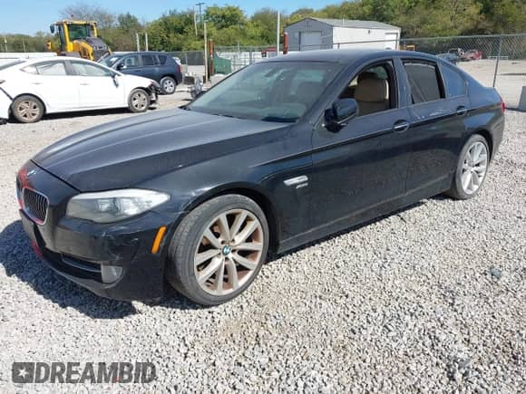 2011 BMW 5 Series 535i xDrive z VIN WBAFU7C52BC874993, wystawiony jako IAAI lot #43430694 z przebiegiem 181 170 mil mil oraz . Historia ofert i sprzedaży dostępna na DreamBid. Obrazek 2.