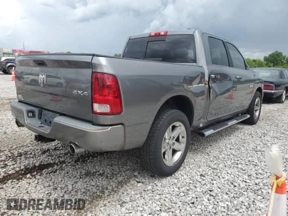 2010 Dodge 1500 SLT z VIN 1D7RV1CT5AS177661, wystawiony jako Copart lot #56820115 z przebiegiem 124 286 mil mil oraz Szkoda całkowita • Salvage title. Historia ofert i sprzedaży dostępna na DreamBid. Obrazek 3.